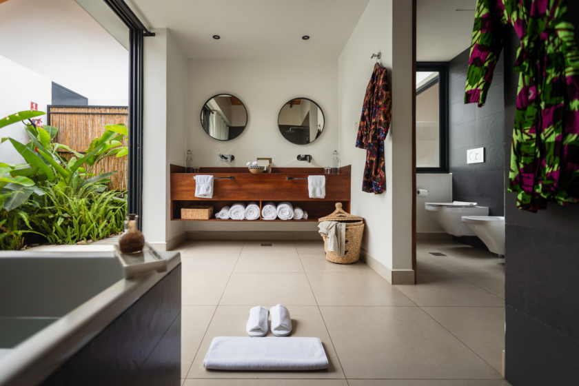 Luxury Pool Villa Bathroom – 2
